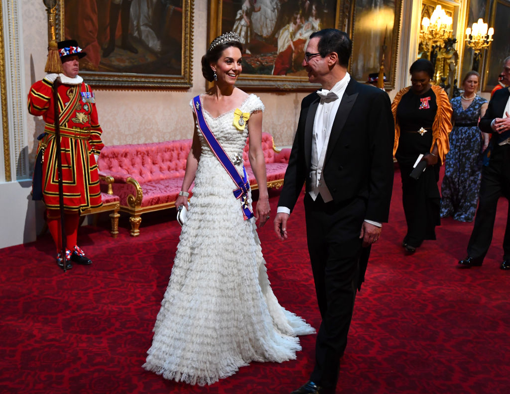 Looks brancos de Kate Middleton perfeitos para as noivas