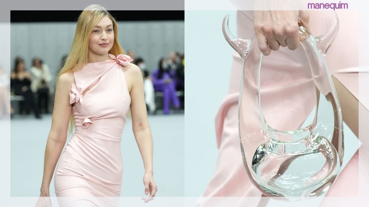 Gigi Hadid desfila com a bolsa de vidro da Coperni - Getty Images