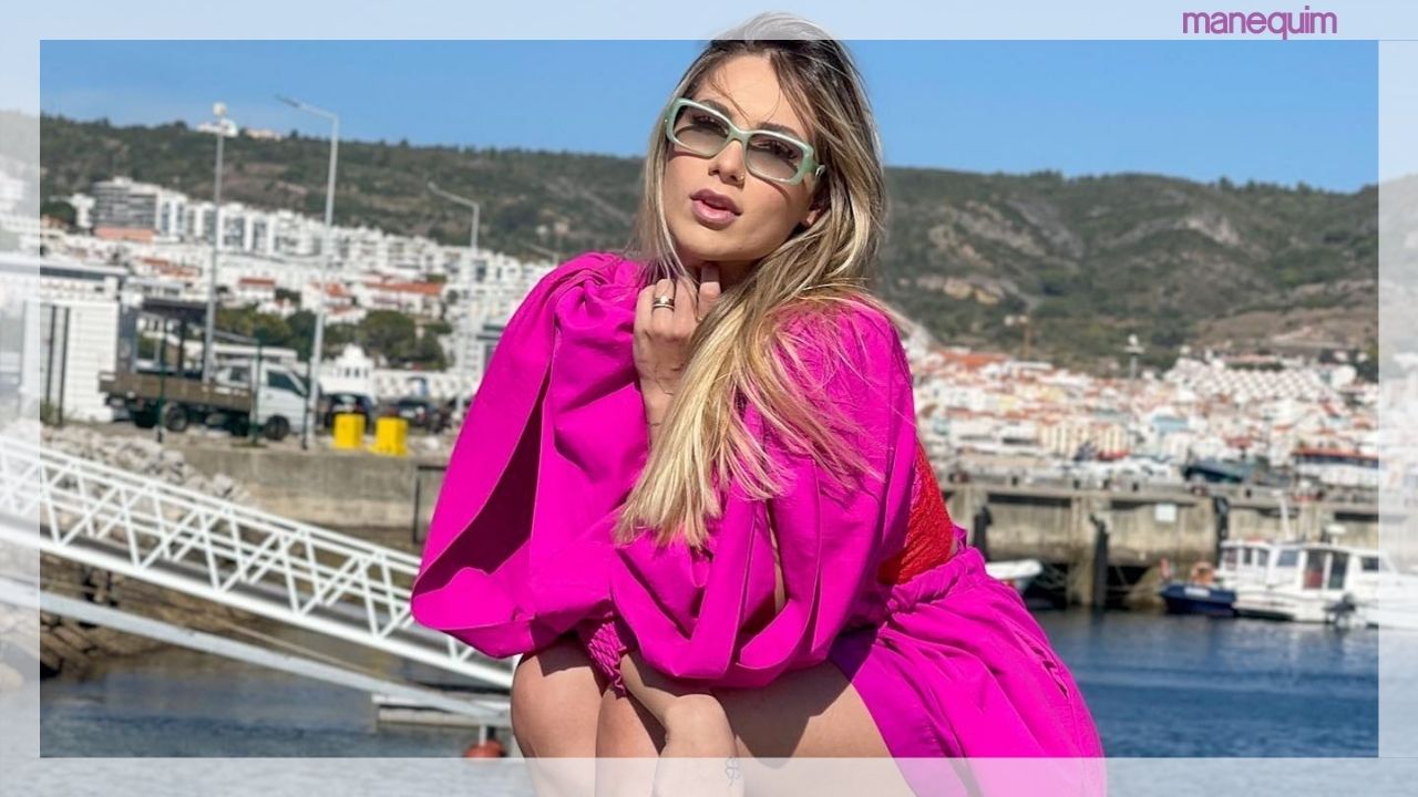Virginia Fonseca mostra que toda mulher precisa de uma blusa rosa no armário!