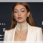 Gigi Hadid arrasa com look branco rendado com muita transparência