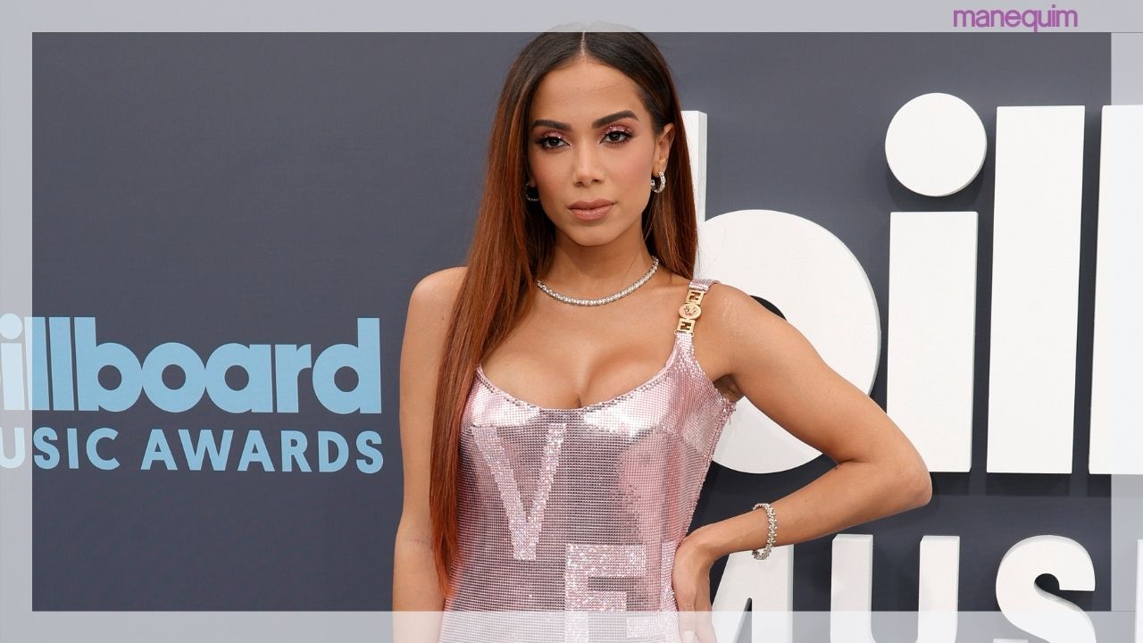 Anitta usa coleção FENDACE