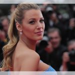 Diferentão! Atriz Blake Lively usa look meio vestido brilhante e meio terno