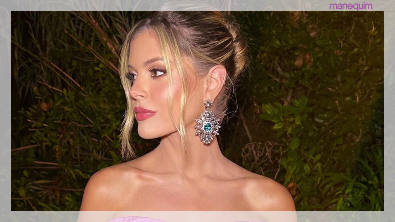 Missão madrinha: Lala Rudge ousa com vestido reto com detalhe inusitado