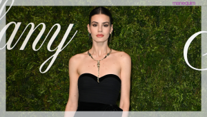 Com colar de escorpião de R$31 mil, Camila Queiroz arrasa com vestido preto com fenda ENORME em evento da Tiffany & Co