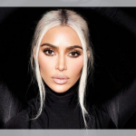 Kim Kardashian continua apostando nas pantaleggins