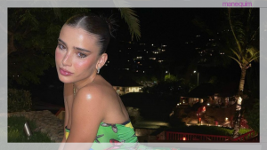Lívia Nunes encanta ao usar vestido estampado de borboletas coloridas e bolsa de R$ 13 mil