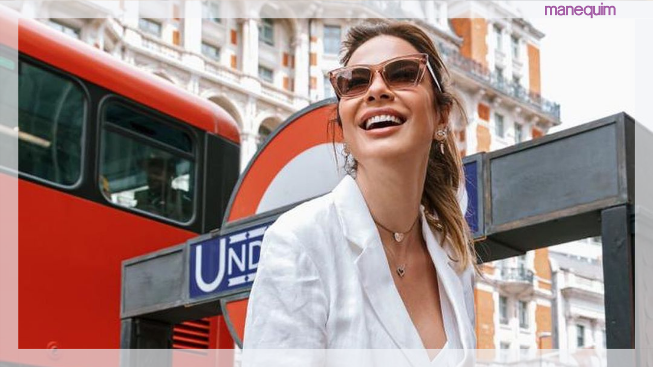 Luciana Gimenez aposta em composição branca em passeio em Londres
