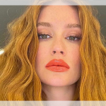 Marina Ruy Barbosa aposta em look praiano com paetê e saia verde