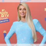 Paris Hilton usa vestido brilhante da Versace em casamento de Britney Spears