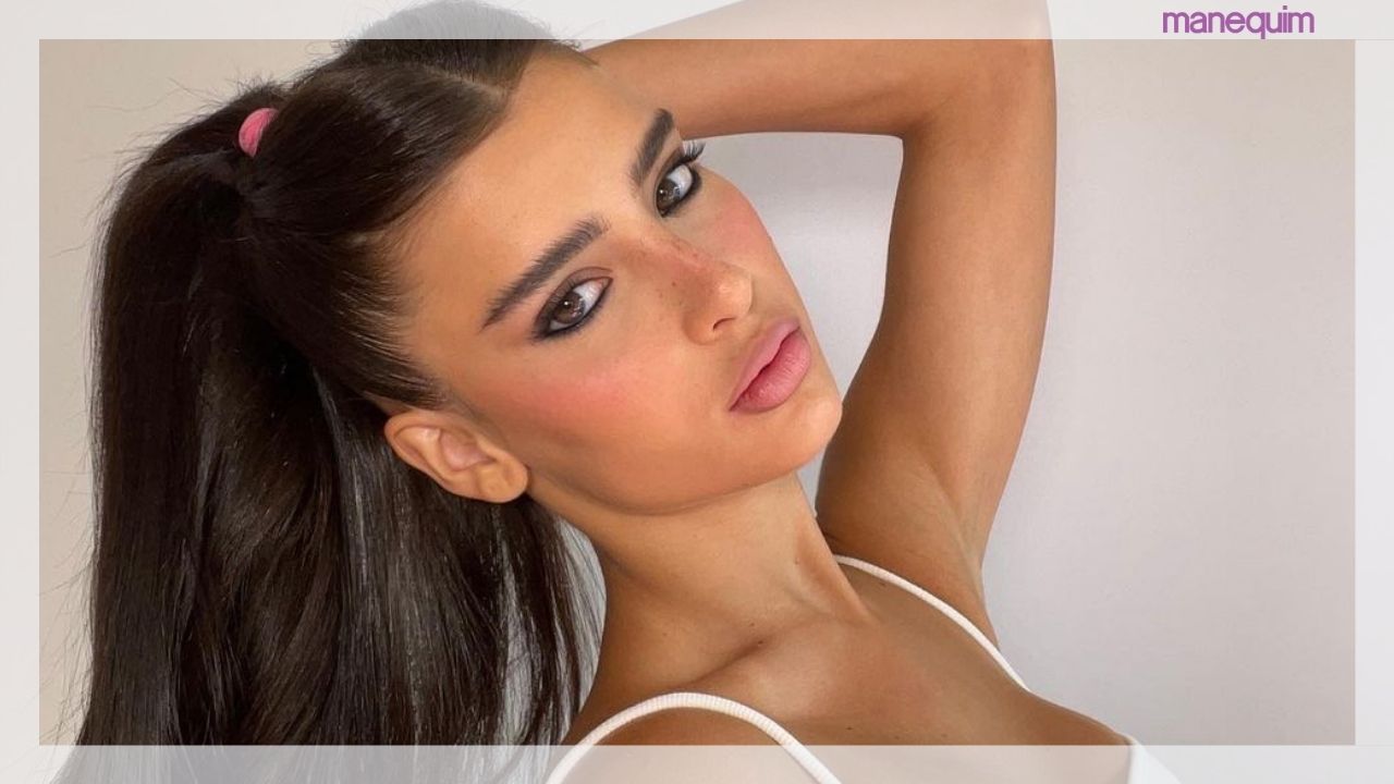 Túnel do tempo: Lívia Nunes usa look que parece ser dos anos 2000!