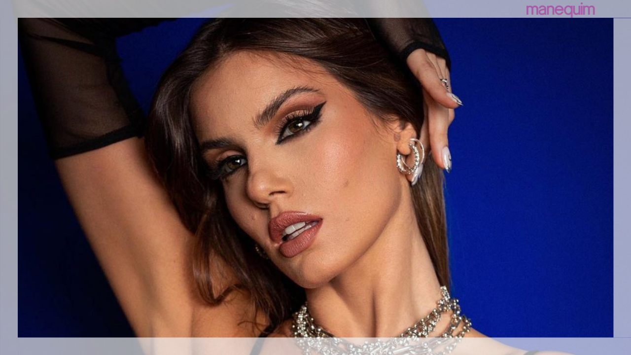 Fashionista que fala? Camila Queiroz aposta em look inteiro de couro rosa!