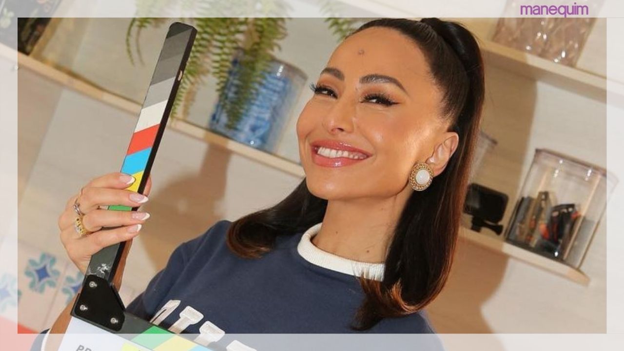 Macacão luxuoso com estampa de zebra: Sabrina Sato brilha no 'Saia Justa'
