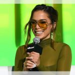 Anitta usa sutiã de cone à lá Madonna em conjunto com boina e arrasa em evento da Schiaparelli