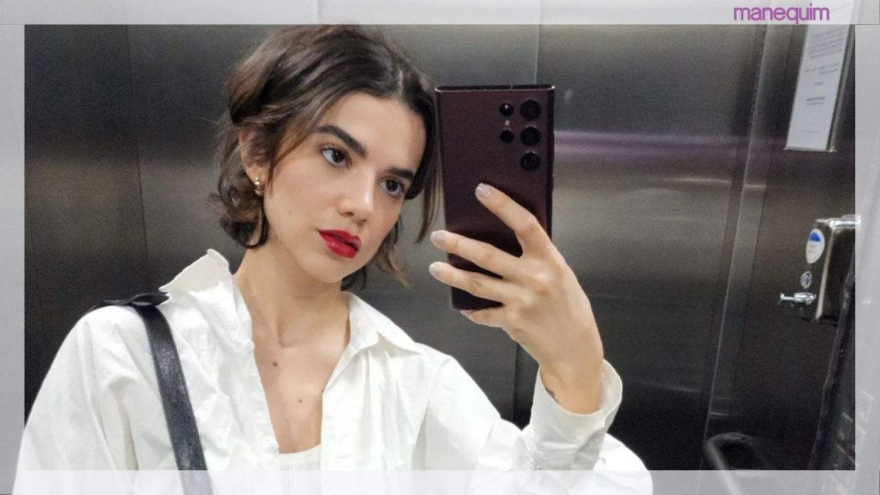 MTV MIAW: Camisa transparente com sutiã à mostra marca look de Manu Gavassi