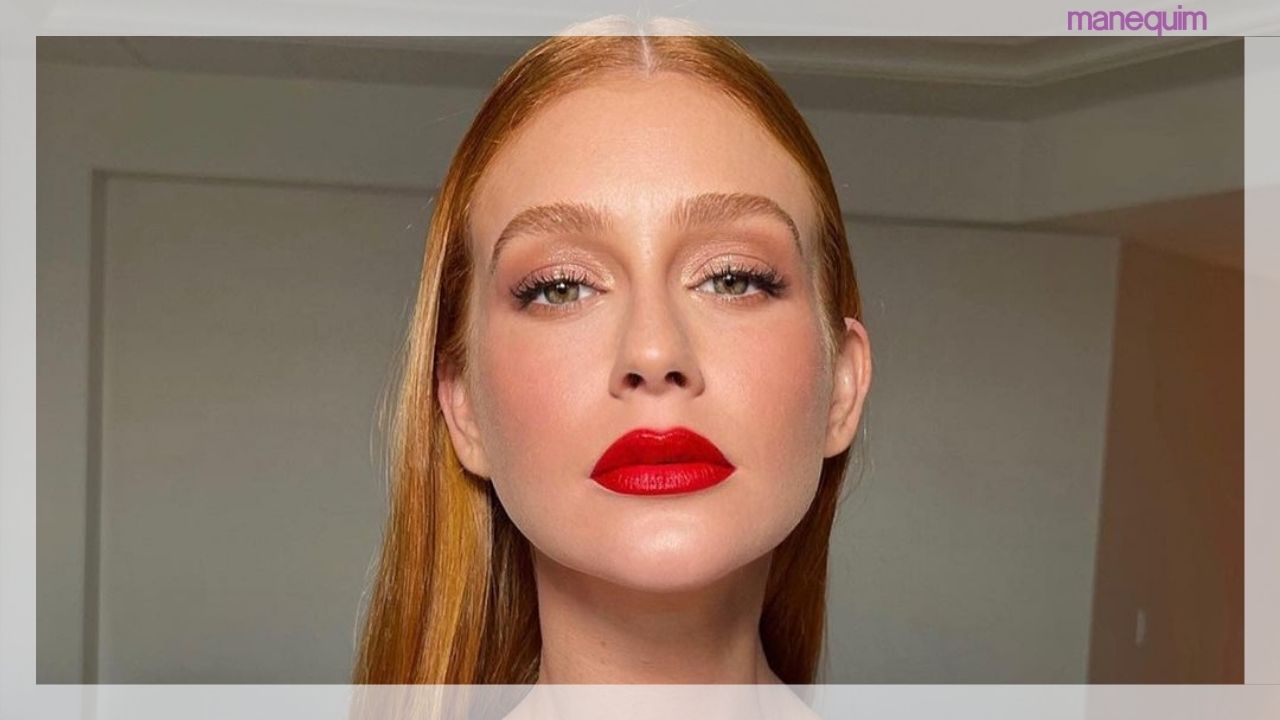 Marina Ruy Barbosa brilha com vestido azul e bolsa diferentona