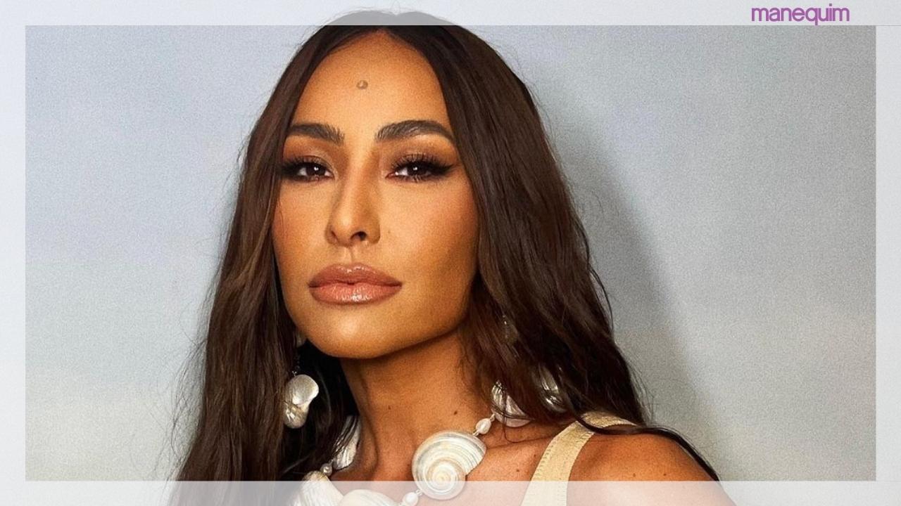 Sabrina Sato arrasou com look preto e branco chique à lá Familia Addams!