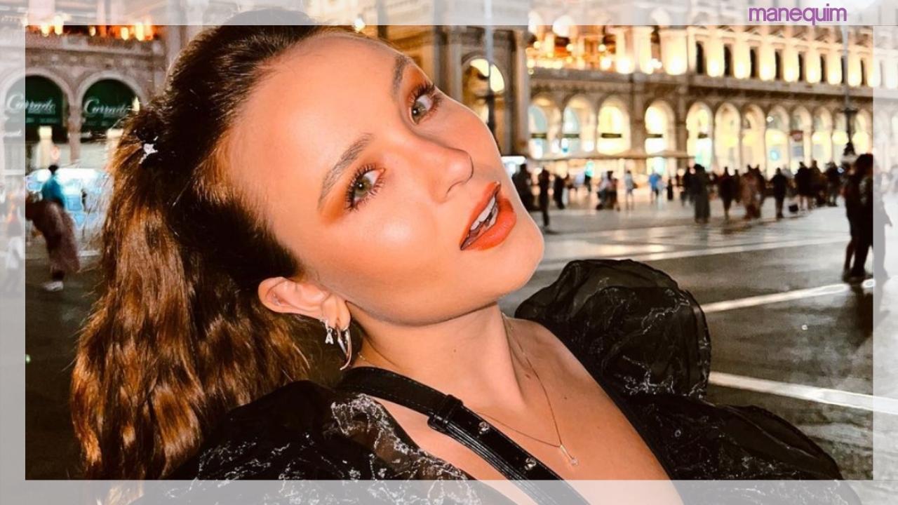 Cantando na chuva? Larissa Manoela curte passeio com look romântico em Milão!