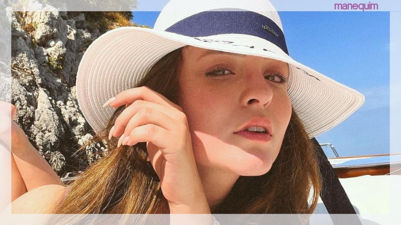 Qual o seu favorito? Larissa Manoela produz dois looks com saia na Itália!