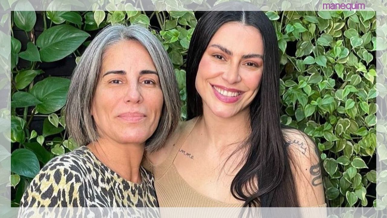 Mãe de noiva chic: Gloria Pires usa conjunto branco de alfaiataria em casamento de Cleo