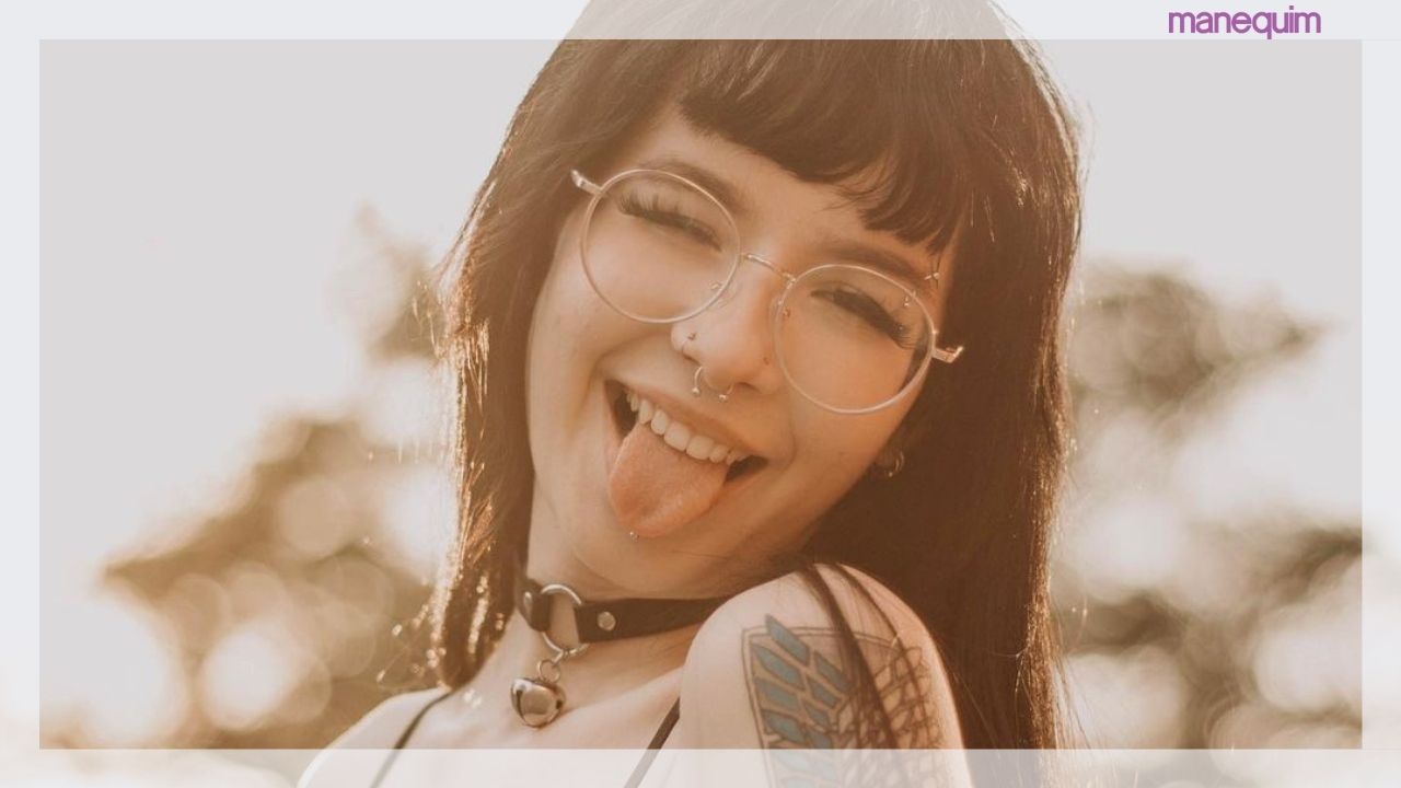 Luh Setra: a tiktoker que trouxe o estilo e-girl e as saias xadrez!