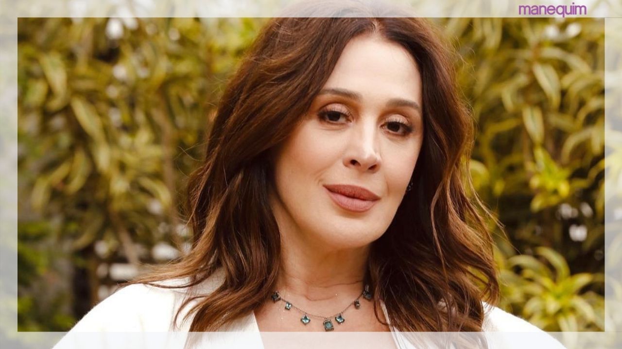 GRAVIDÍSSIMA: Claudia Raia comparece ao Prêmio Bibi Ferreira com vestido tendência