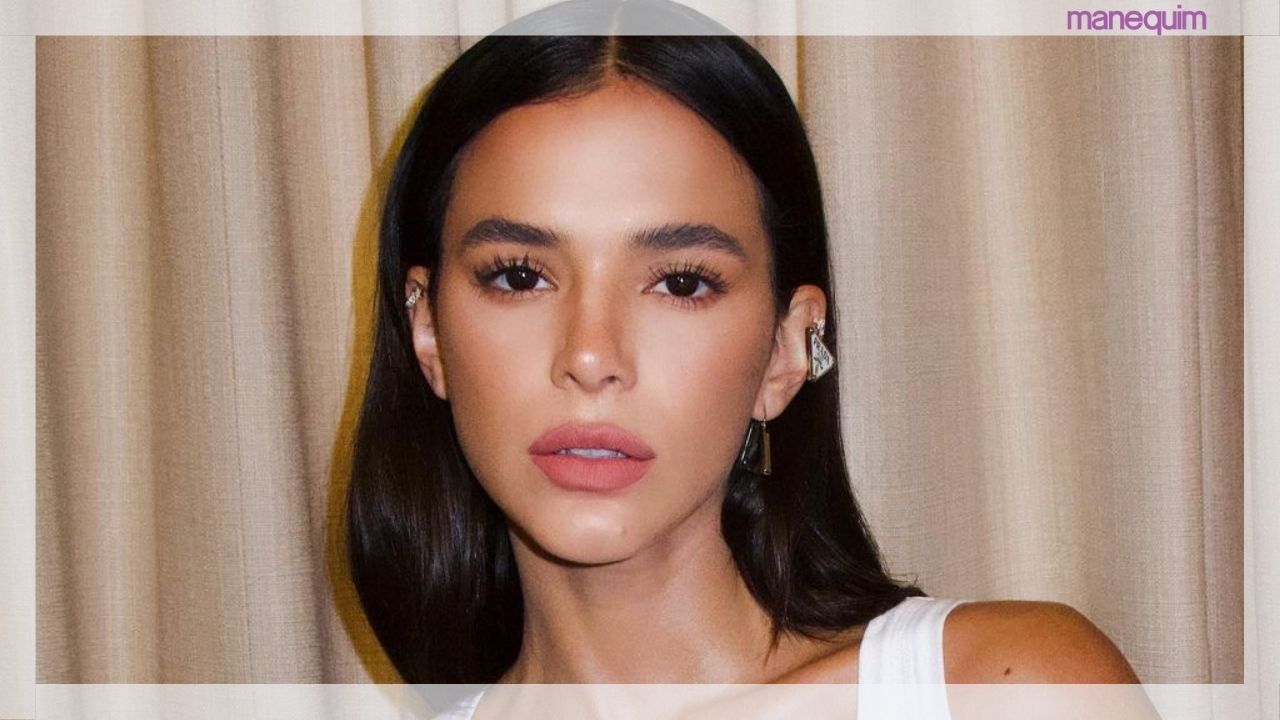 QUANTO CUSTA? Regatinha básica branca da Prada usada por Bruna Marquezine
