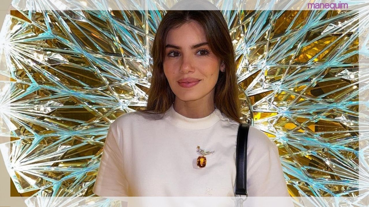 Alerta de tendência? Camila Queiroz aparece com sapato polêmico