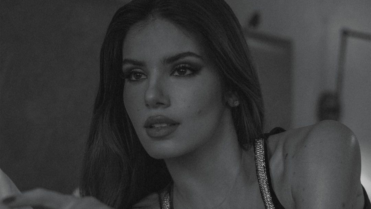 Pretinho NADA básico! Camila Queiroz investe em vestido de 20 mil