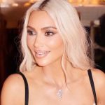 Transparência e muita renda: Kim Kardashian usa vestido ousado para seu aniversário