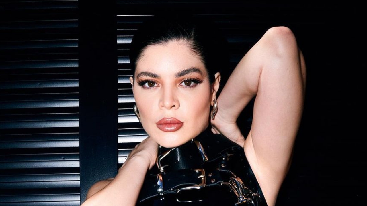 Alá Kim Kardashian! Gkay fica sem conseguir andar direito com look inusitado