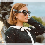 Larissa Manoela usa look parisiense com coturno com bolsos