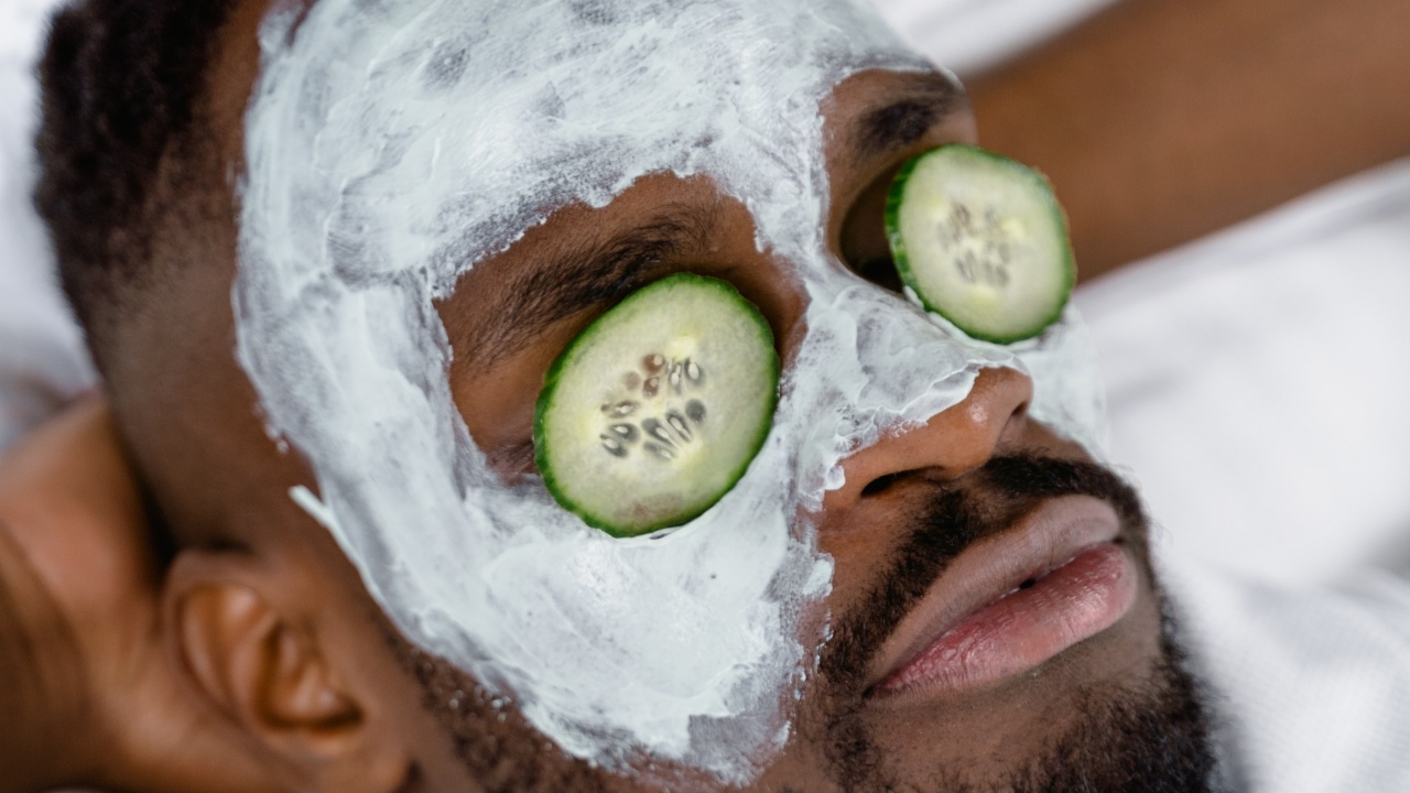 Você sabia? 3 benefícios do pepino congelado para a área dos olhos