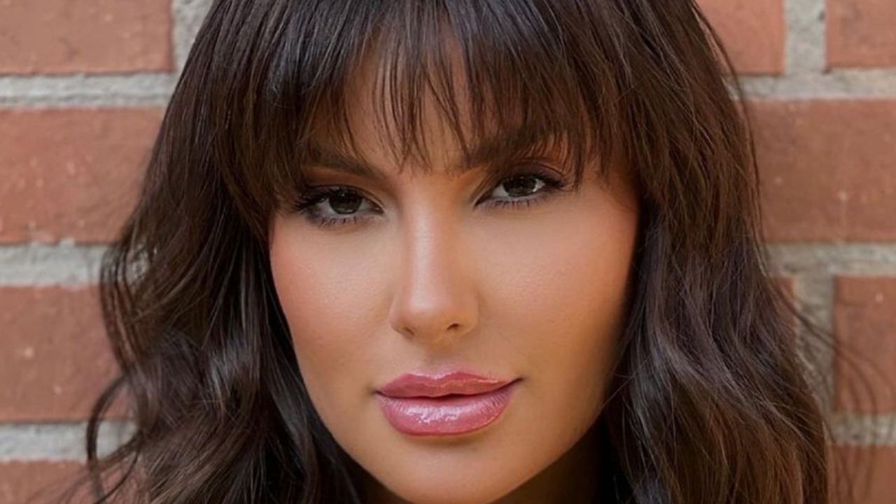 Thaís Braz investe no preto e arrasa com visual nada óbvio