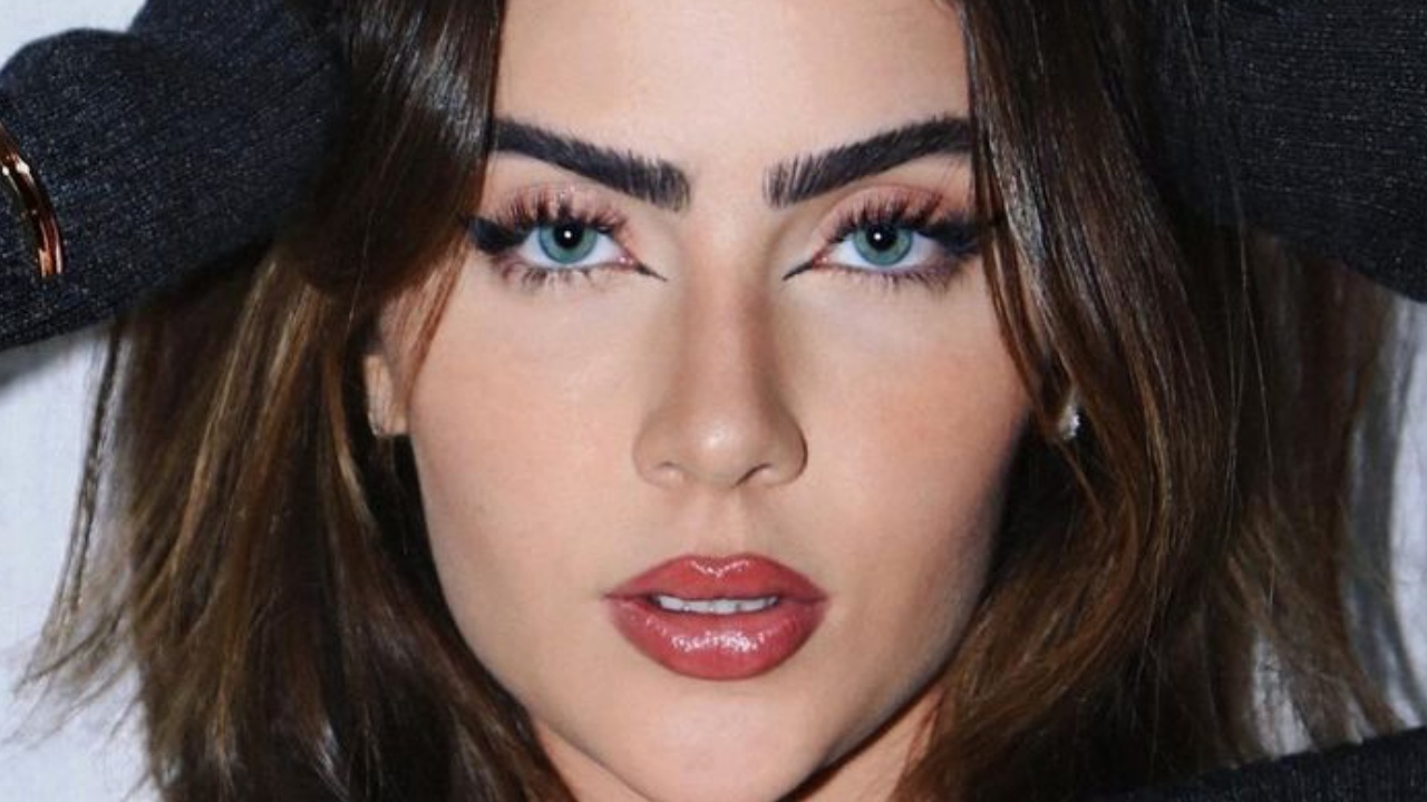 Jade Picon aposta em combinação inusitada para curtir noite de shows