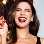 Luciana Gimenez elege look sensual e brilhante para celebrar seu aniversário