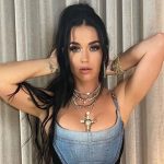 Jeans é com ela mesmo: Katy Perry inova com produções e deslumbra