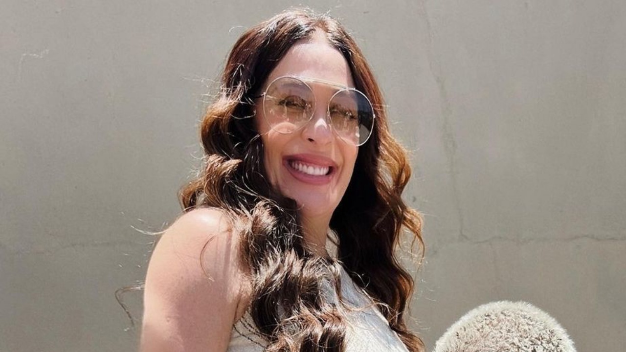 Na SPFW, Claudia Raia combina look sofisticado com filho