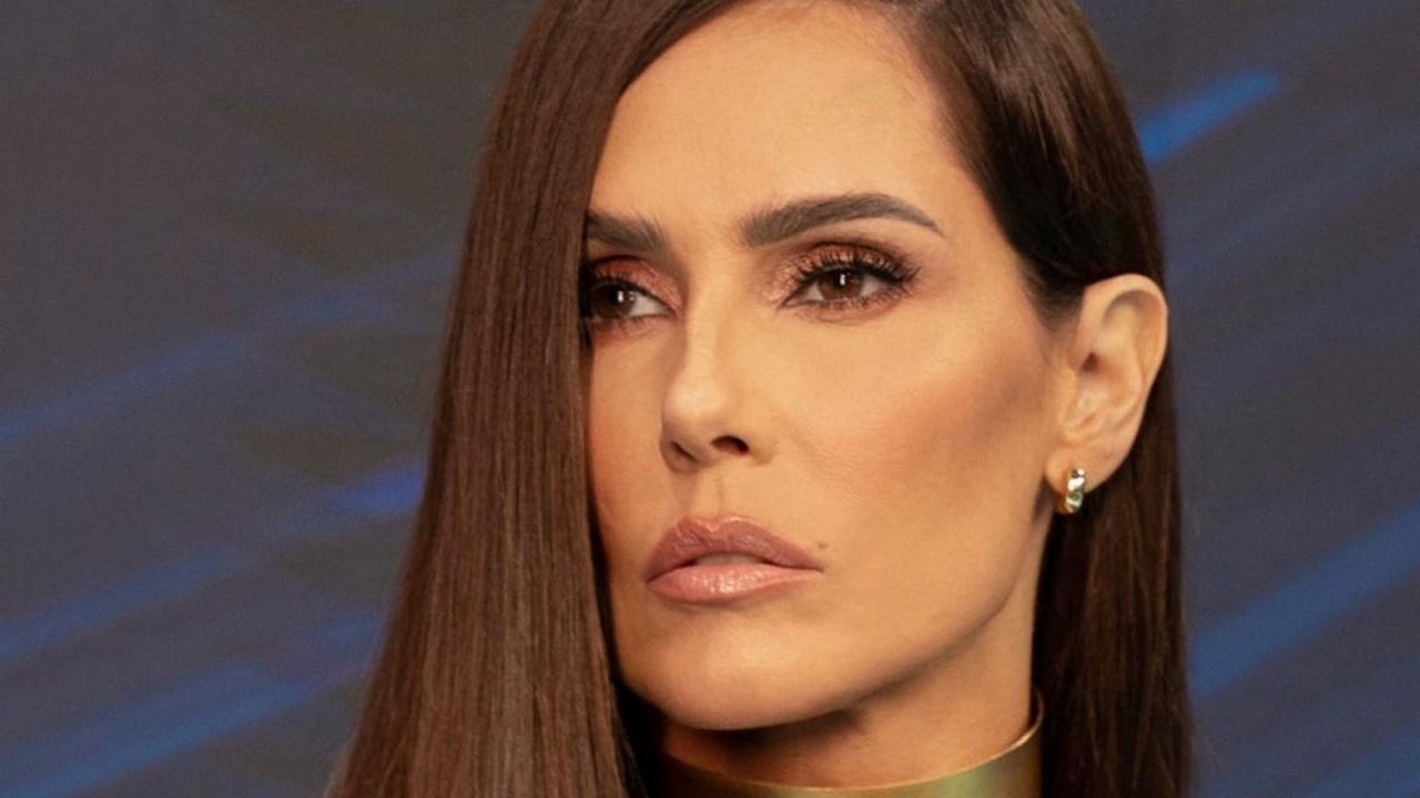 Após polêmicas, Deborah Secco surge em novo uniforme estilizado para Copa do Mundo