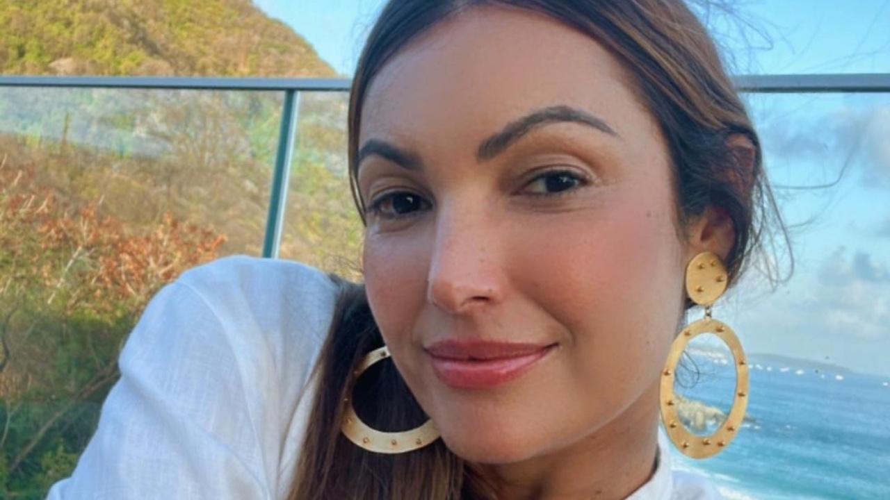 Em clima da Copa do Mundo, Patrícia Poeta aposta em look de poá para Encontro