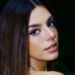 Giovanna Lancellotti encanta em conjunto monocromático metalizado