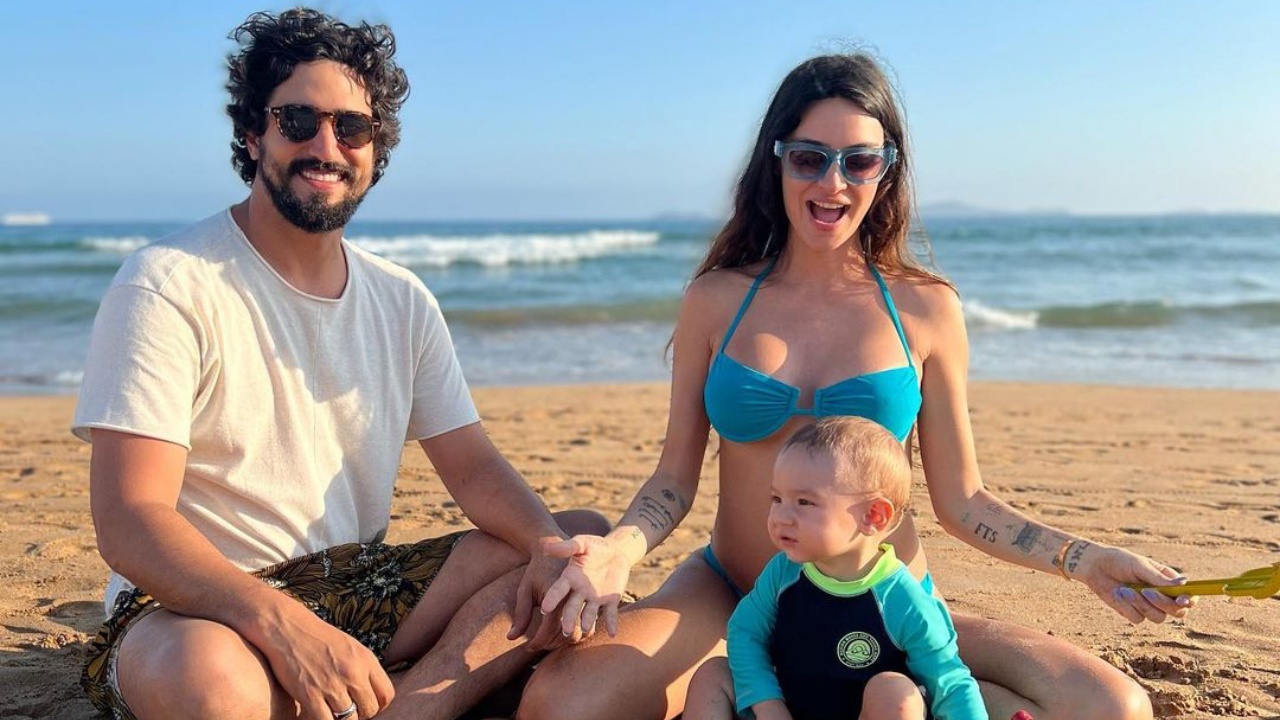 Thaila Ayala abre álbum de fotos de família e revela barriguinha da segunda gravidez