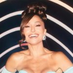 Classicona: Sabrina Sato elege tomara-que-caia com corset definido e coque vintage em estreia de reality