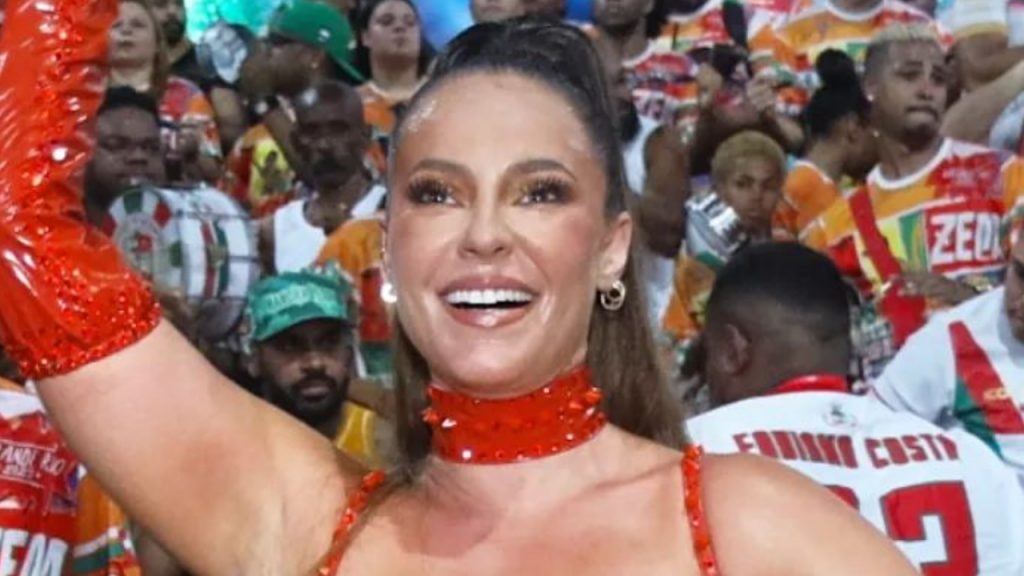 Pronta pro Carnaval: Paolla Oliveira mostra samba no pé em look coladíssimo