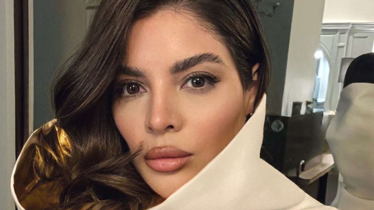 Elegante e estiloso: Gkay relembra produção grandiosa em semana de moda