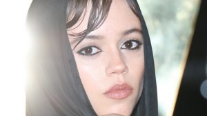Wandinha: Jenna Ortega se joga na estética gótica e surge em look inusitado