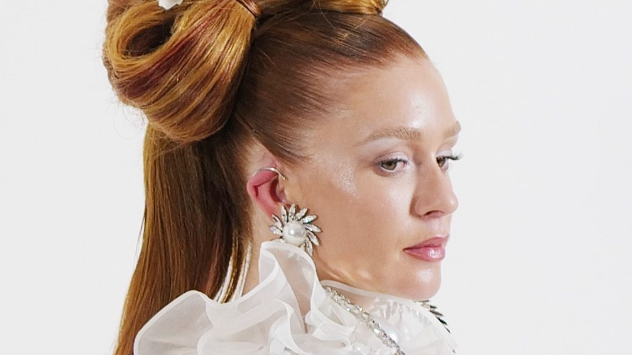 Marina Ruy Barbosa fecha desfile de alta-costura em nova proposta de vestido de noiva