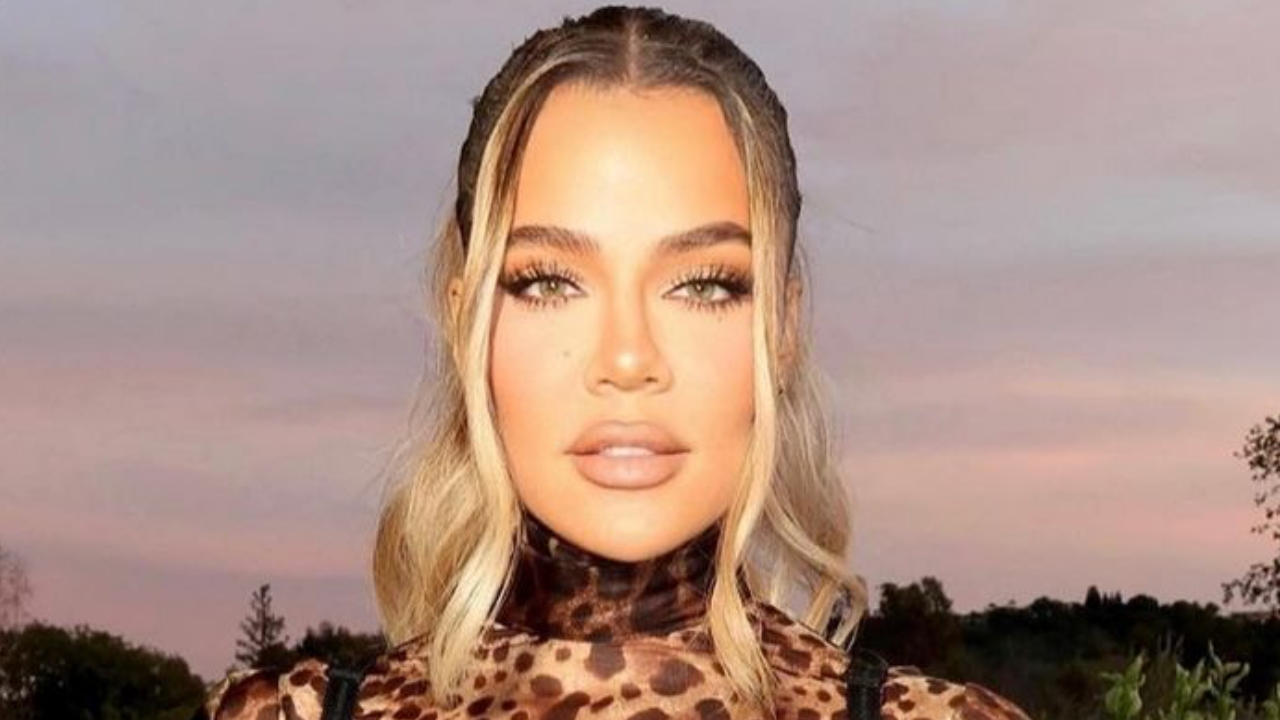 Khloé Kardashian se joga no animal print e arrasa em visual sexy