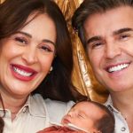 FAMÍLIA: Cláudia Raia deixa maternidade em look combinandinho com recém-nascido e marido