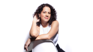 Empoderamento feminino dentro e fora dos sets: Conheça Vanessa Veiga